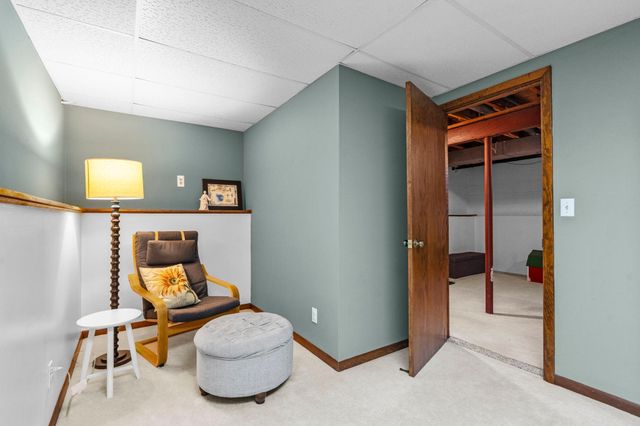 942 Hopewell Lane, Apple Valley, MN 55124