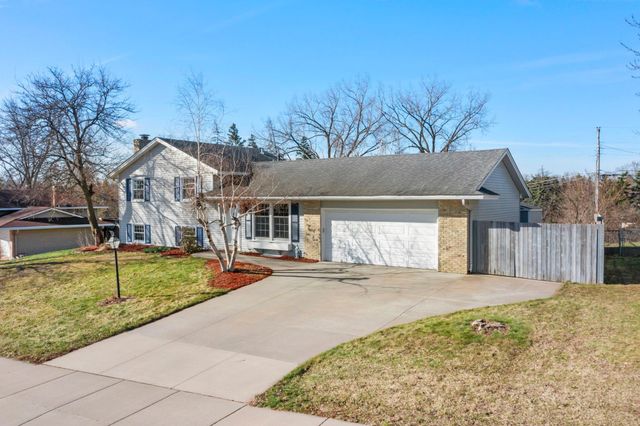 942 Hopewell Lane, Apple Valley, MN 55124