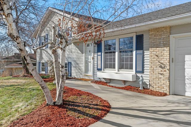 942 Hopewell Lane, Apple Valley, MN 55124
