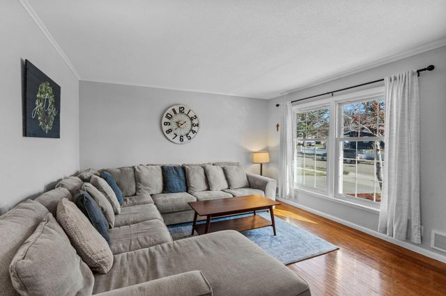 942 Hopewell Lane, Apple Valley, MN 55124