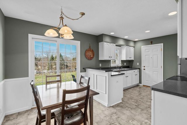 942 Hopewell Lane, Apple Valley, MN 55124