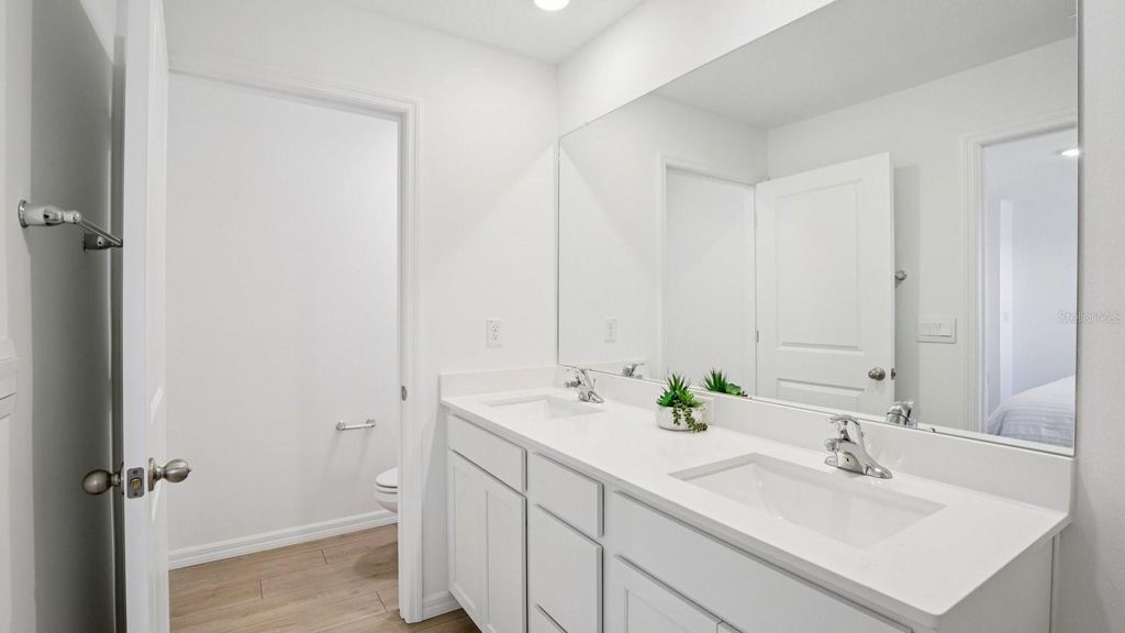 Image 21 of property listing at 8308 RIVERBEND RISE LANE, Tampa, FL 33619