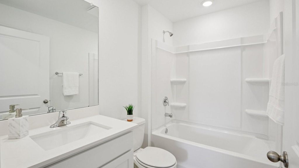 Image 25 of property listing at 8308 RIVERBEND RISE LANE, Tampa, FL 33619