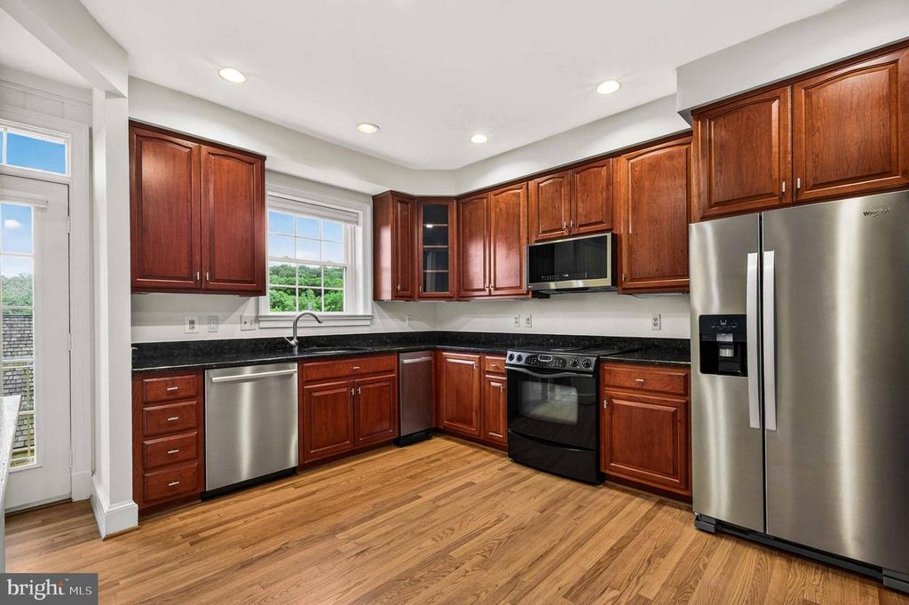 Image 12 of property listing at 8016 QUARRY RIDGE WAY, Bethesda, MD 20817