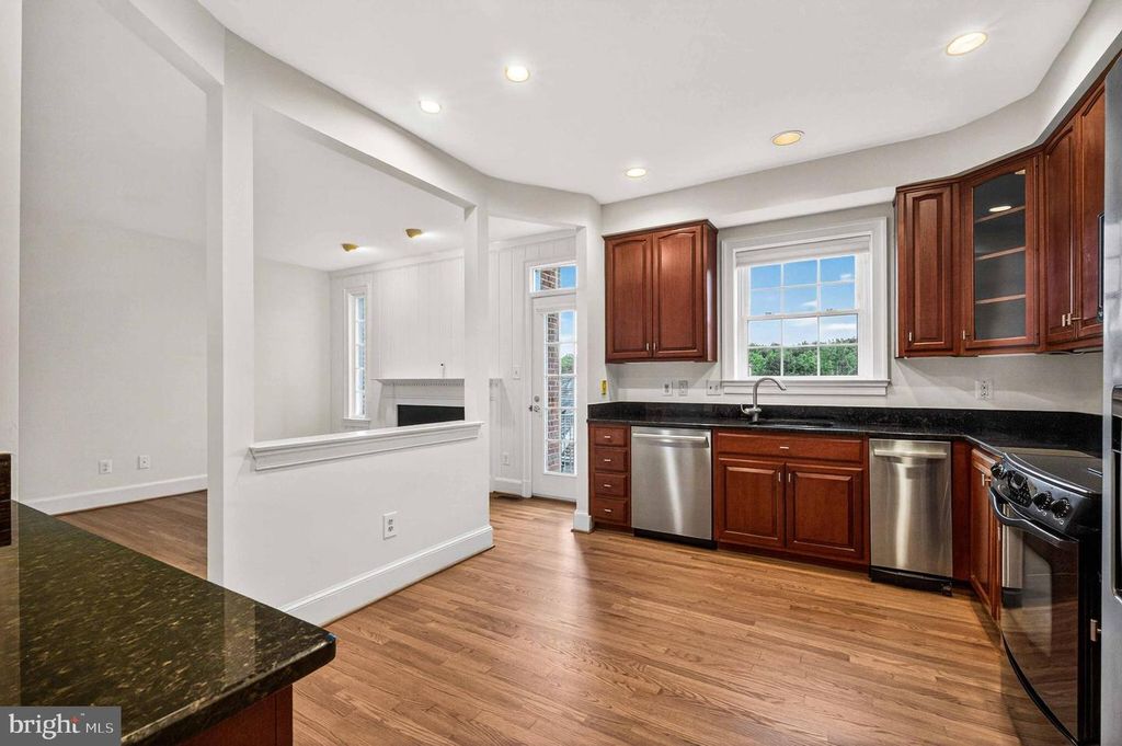 Image 13 of property listing at 8016 QUARRY RIDGE WAY, Bethesda, MD 20817