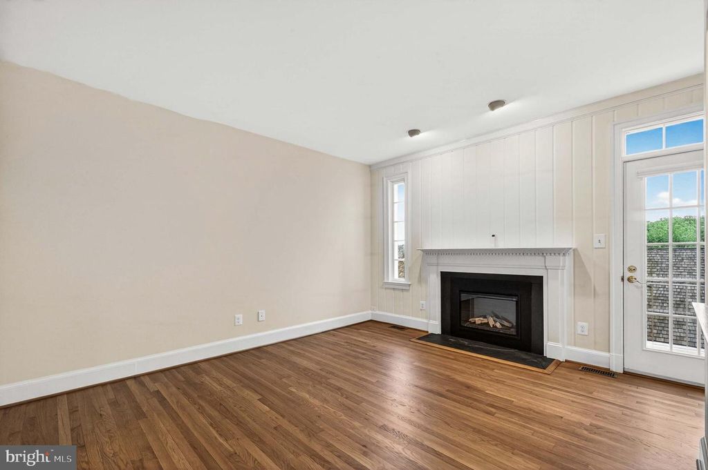 Image 17 of property listing at 8016 QUARRY RIDGE WAY, Bethesda, MD 20817