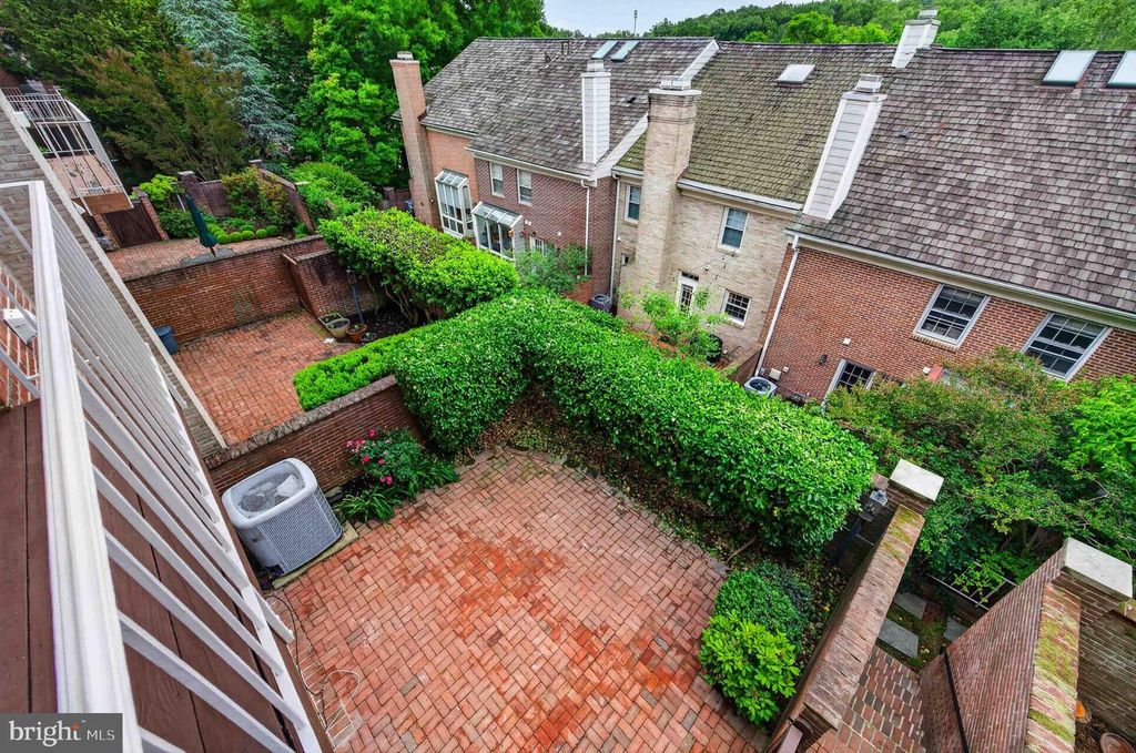 Image 21 of property listing at 8016 QUARRY RIDGE WAY, Bethesda, MD 20817