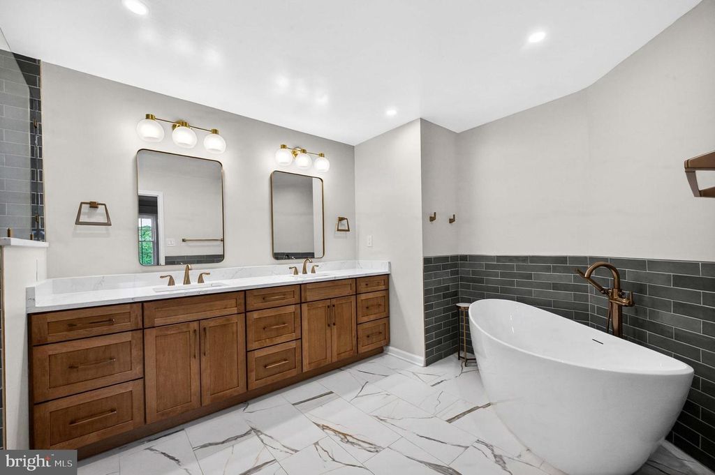 Image 27 of property listing at 8016 QUARRY RIDGE WAY, Bethesda, MD 20817