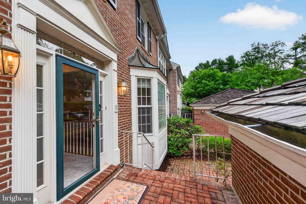 Image 3 of property listing at 8016 QUARRY RIDGE WAY, Bethesda, MD 20817