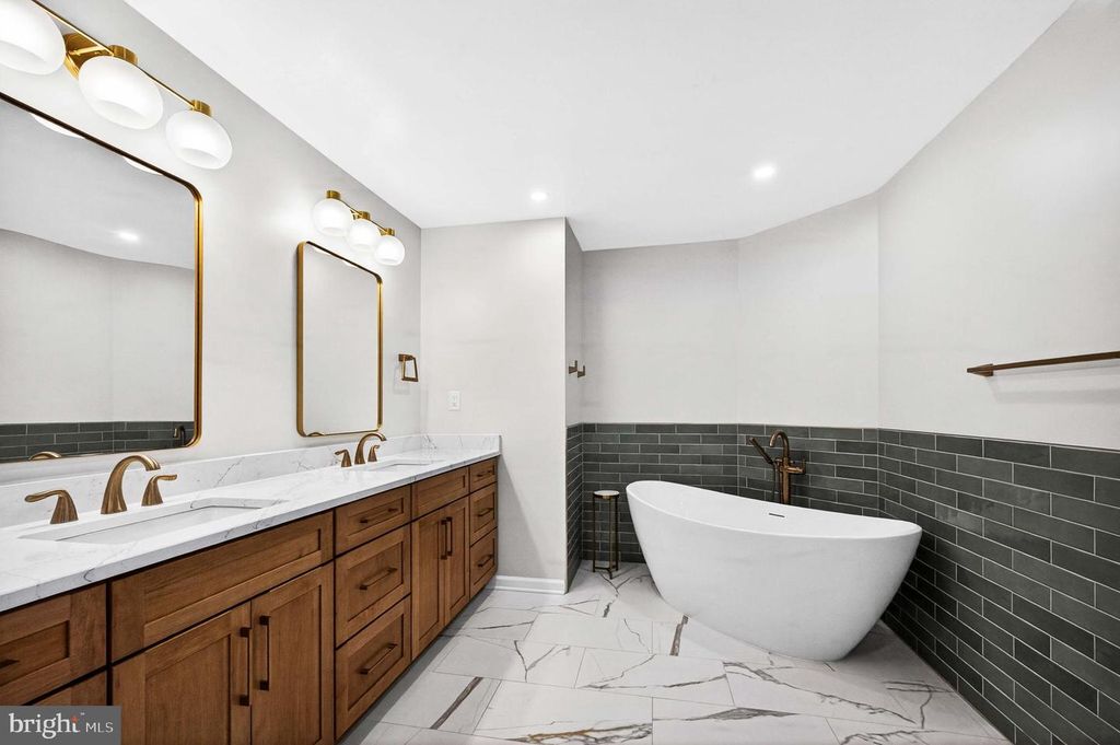 Image 31 of property listing at 8016 QUARRY RIDGE WAY, Bethesda, MD 20817