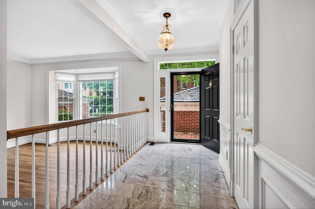Image 4 of property listing at 8016 QUARRY RIDGE WAY, Bethesda, MD 20817