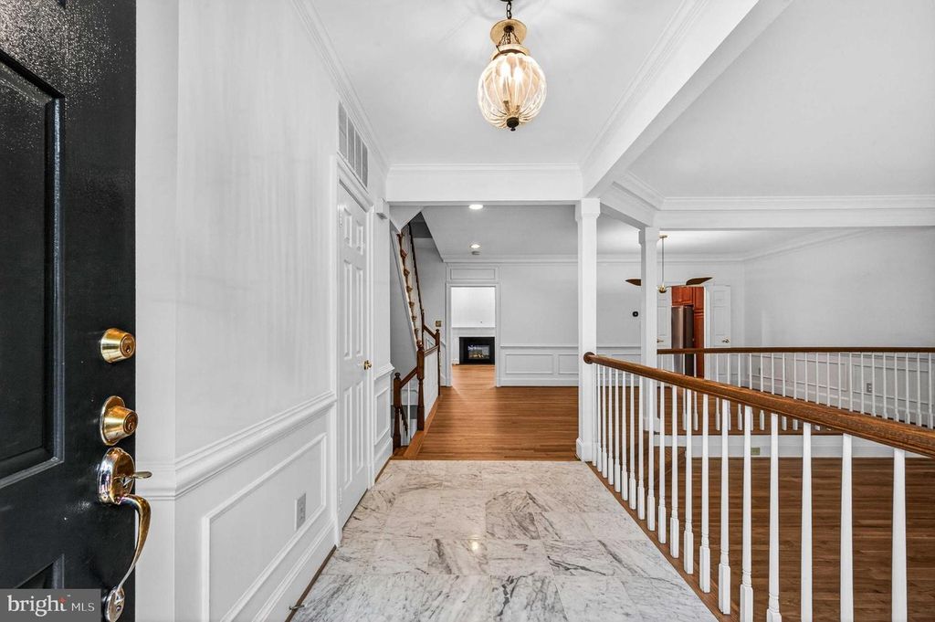 Image 5 of property listing at 8016 QUARRY RIDGE WAY, Bethesda, MD 20817