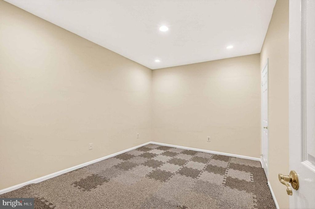 Image 54 of property listing at 8016 QUARRY RIDGE WAY, Bethesda, MD 20817