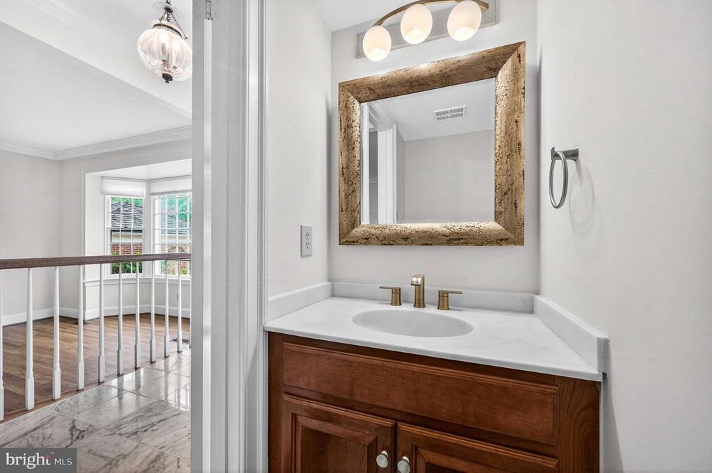 Image 6 of property listing at 8016 QUARRY RIDGE WAY, Bethesda, MD 20817