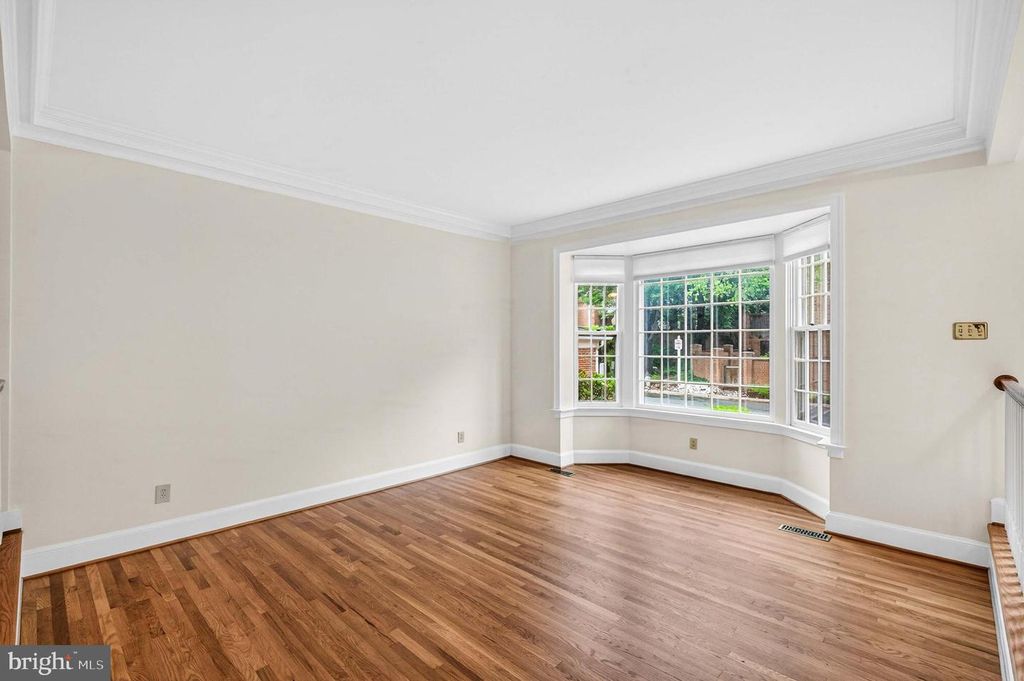 Image 7 of property listing at 8016 QUARRY RIDGE WAY, Bethesda, MD 20817