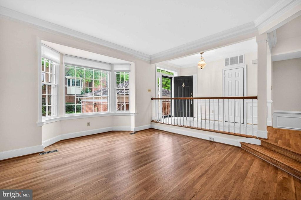 Image 8 of property listing at 8016 QUARRY RIDGE WAY, Bethesda, MD 20817