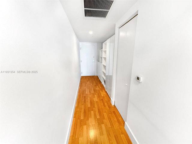 185 SW 7th St 2701, Miami, FL 33130