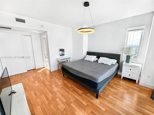 185 SW 7th St 2701, Miami, FL 33130