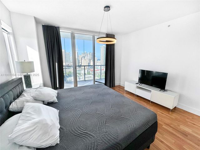 185 SW 7th St 2701, Miami, FL 33130