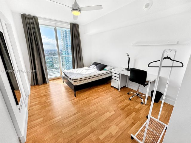 185 SW 7th St 2701, Miami, FL 33130