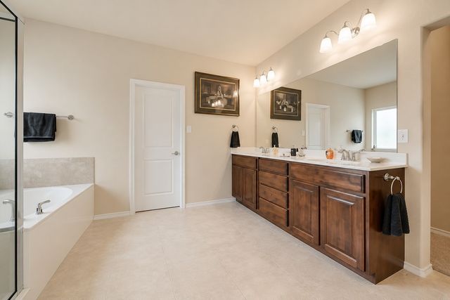 1300 Bellingham Circle, Glenn Heights, TX 75154