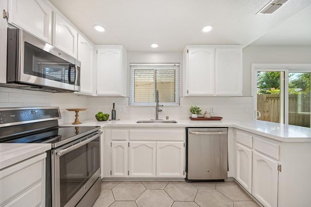 7510 Island Way, Sacramento, CA 95831