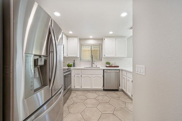 7510 Island Way, Sacramento, CA 95831