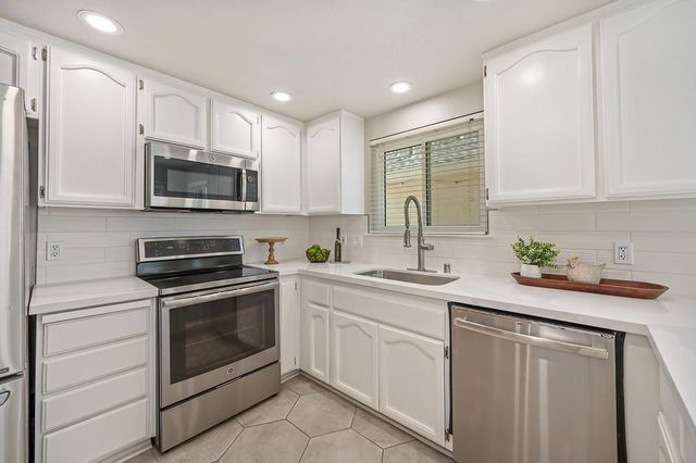 7510 Island Way, Sacramento, CA 95831