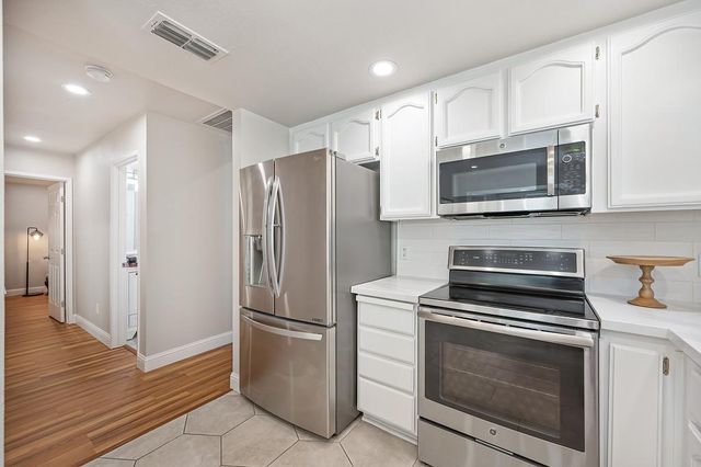 7510 Island Way, Sacramento, CA 95831