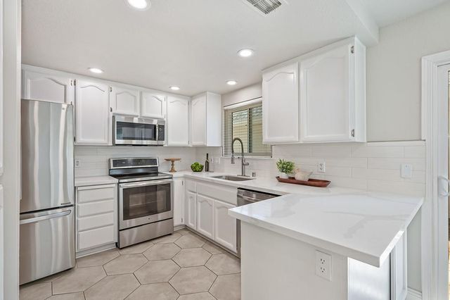 7510 Island Way, Sacramento, CA 95831