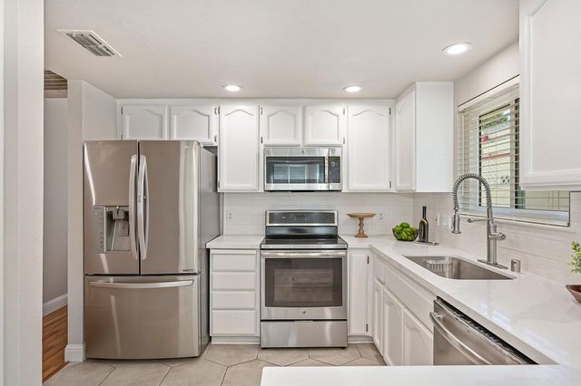 7510 Island Way, Sacramento, CA 95831