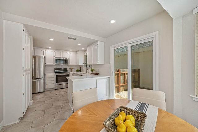 7510 Island Way, Sacramento, CA 95831