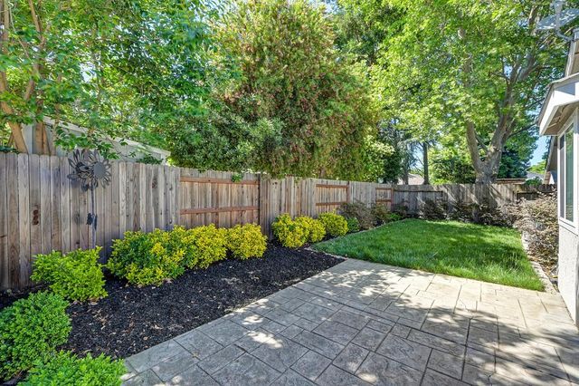 7510 Island Way, Sacramento, CA 95831