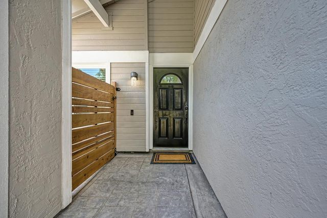 7510 Island Way, Sacramento, CA 95831