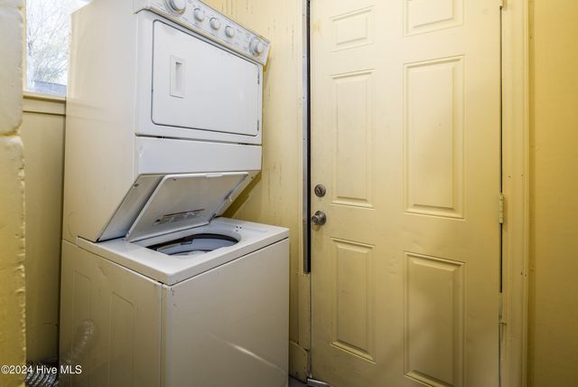 1409 W 6th Street, Greenville, NC 27834