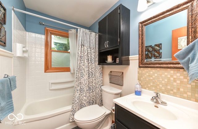 127 N Buck Creek Road, Indianapolis, IN 46229