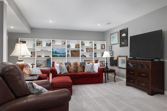 105 SE Griffin Street, Blue Springs, MO 64064