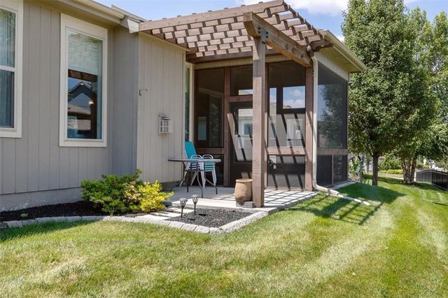105 SE Griffin Street, Blue Springs, MO 64064