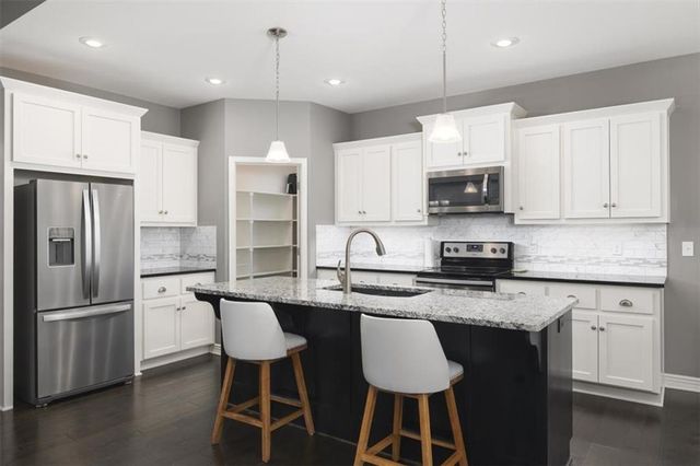105 SE Griffin Street, Blue Springs, MO 64064