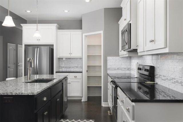 105 SE Griffin Street, Blue Springs, MO 64064