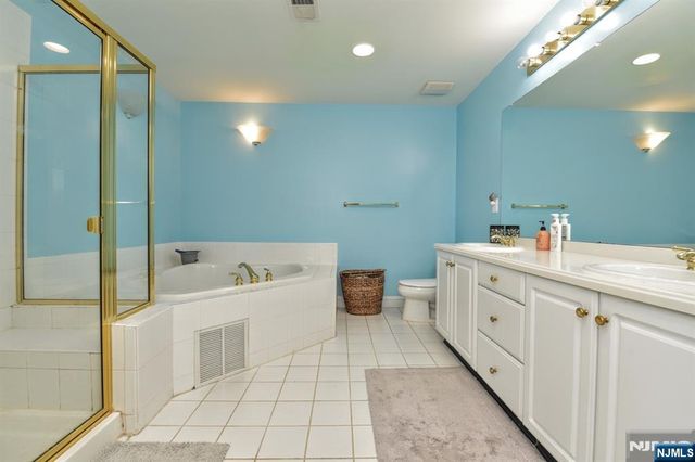 66 Pheasant Run, Old Tappan, NJ 07675