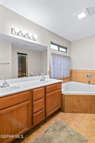 433 CLAIBORNE Street, Horizon City, TX 79928