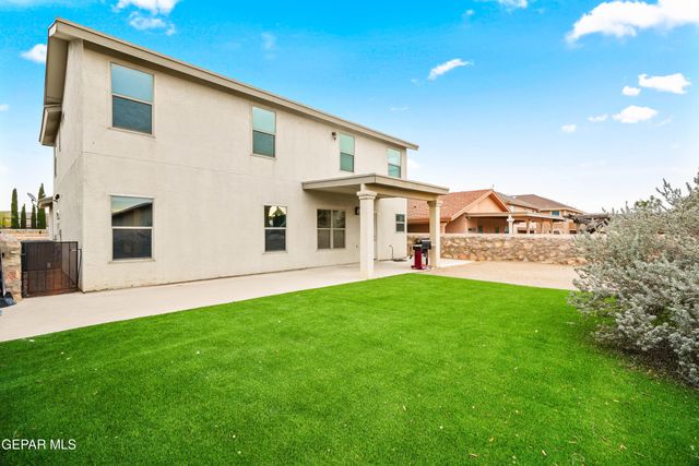 433 CLAIBORNE Street, Horizon City, TX 79928