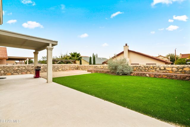 433 CLAIBORNE Street, Horizon City, TX 79928