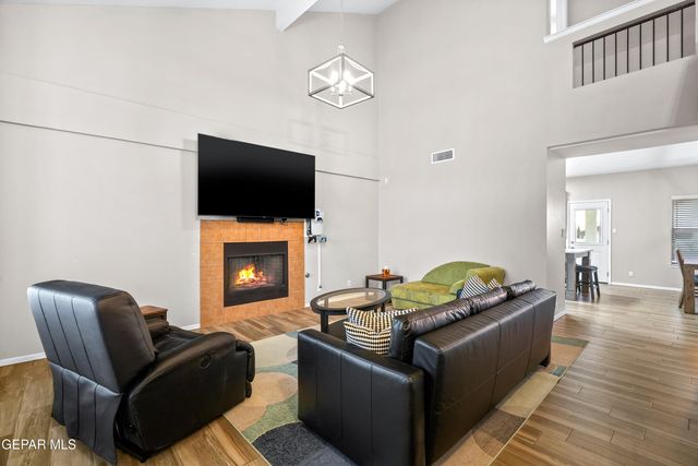 433 CLAIBORNE Street, Horizon City, TX 79928