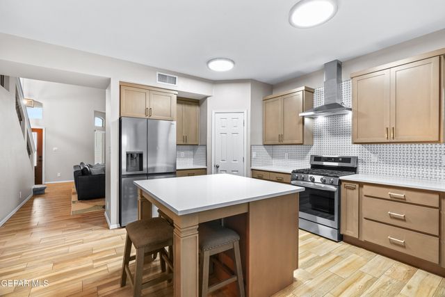 433 CLAIBORNE Street, Horizon City, TX 79928