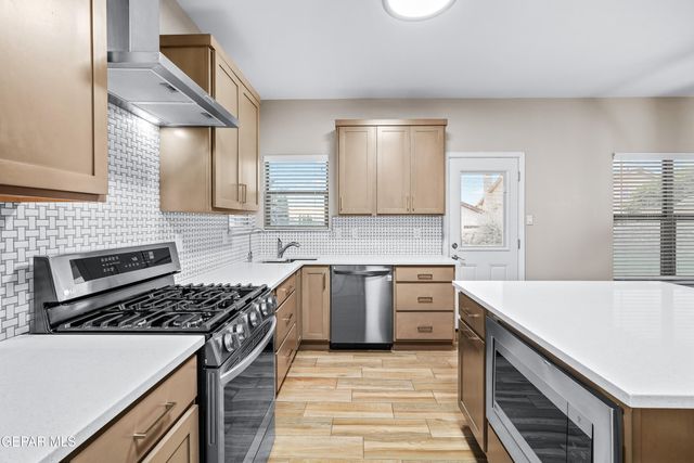 433 CLAIBORNE Street, Horizon City, TX 79928