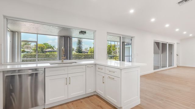 1071 NW 97th Avenue, Plantation, FL 33322