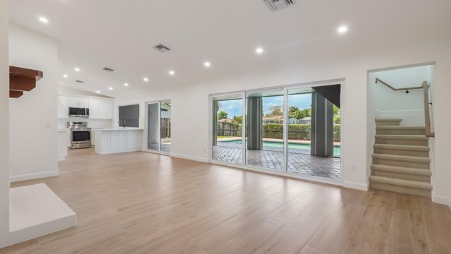 1071 NW 97th Avenue, Plantation, FL 33322