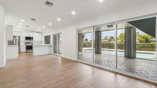 1071 NW 97th Avenue, Plantation, FL 33322